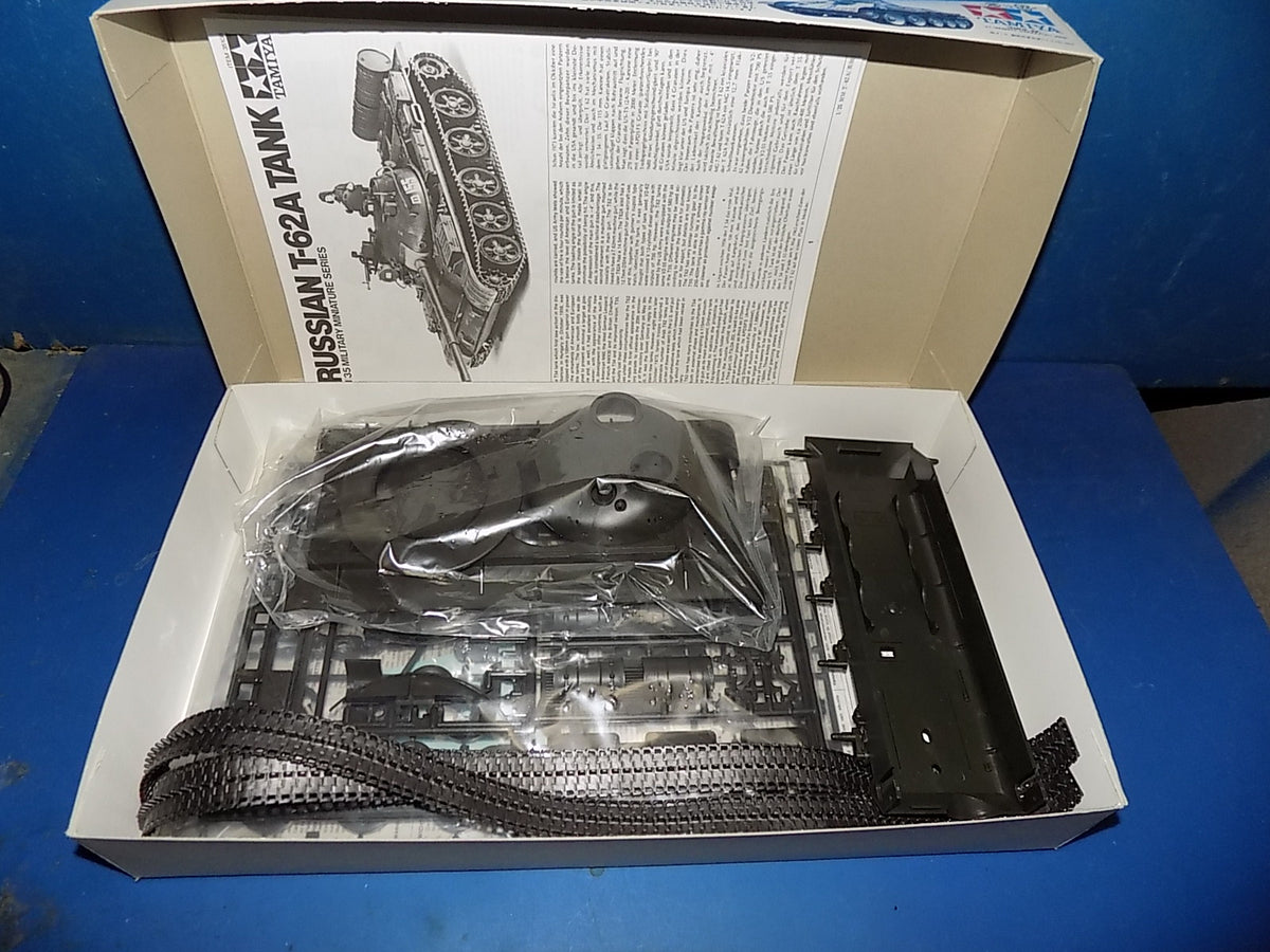 Tamiya 1/35 35108 Russian T-62A Tank w/Extras AUC00198