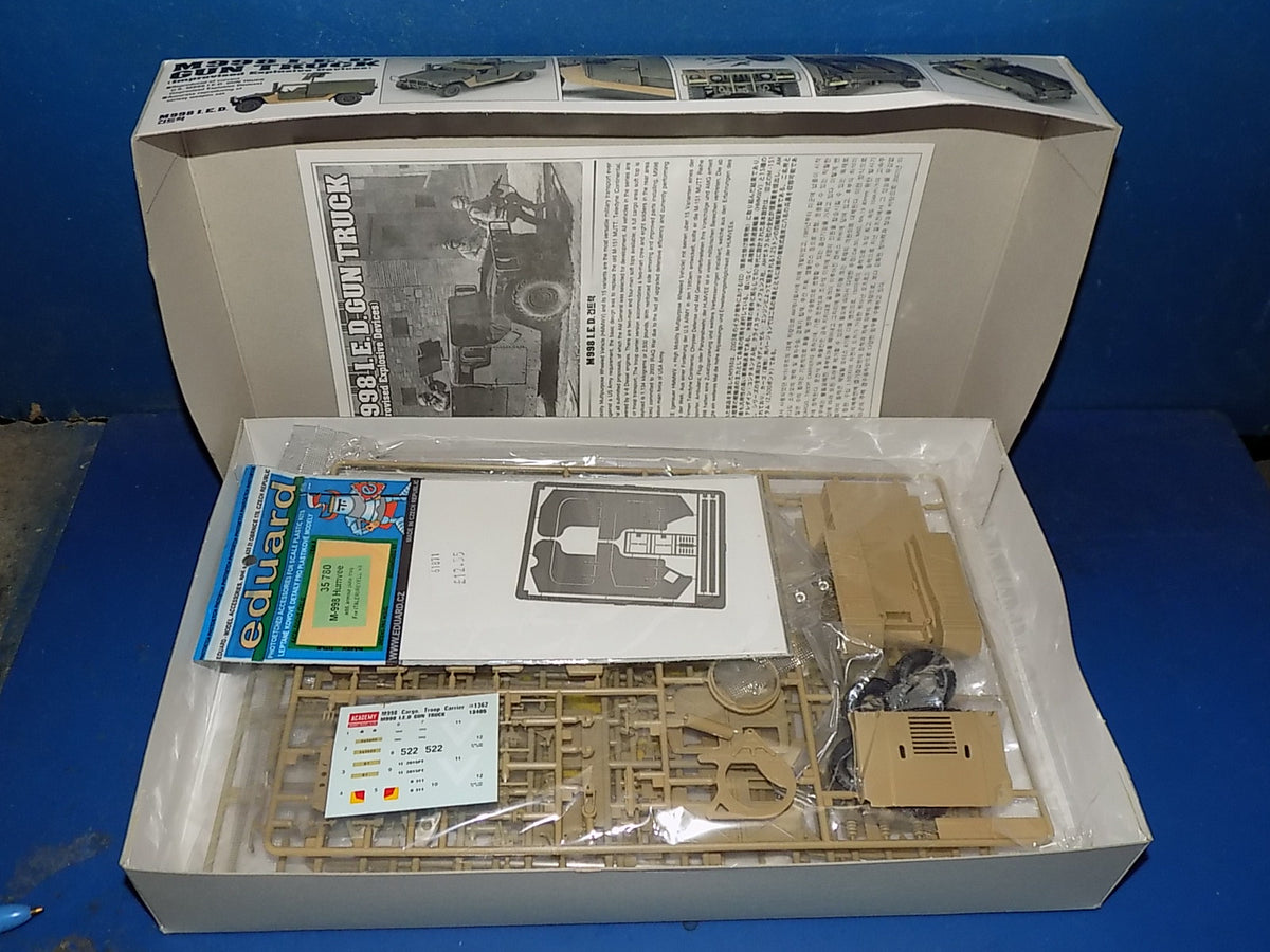 Academy 1/35 1389 M113A1 APC & 13405 M998 IED un Truck AUC00225