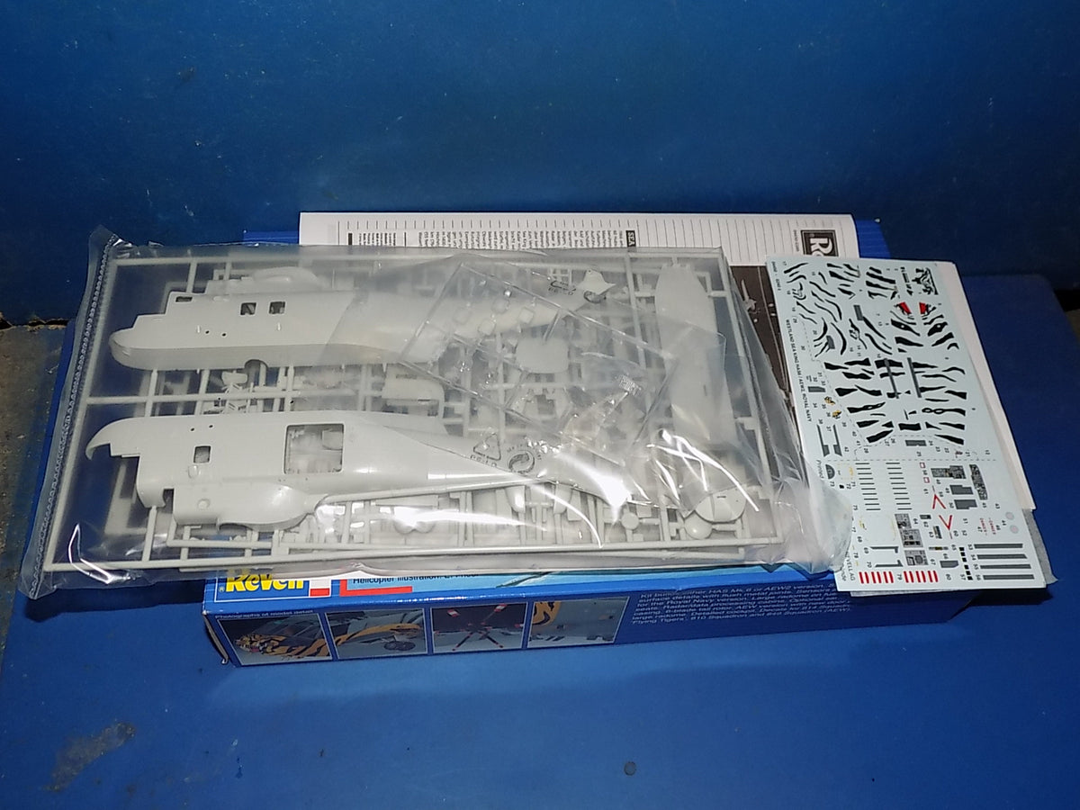 Revell 1/72 04350 Hunter F Mk.6 & Sea King HAS.6/AEW AUC00226
