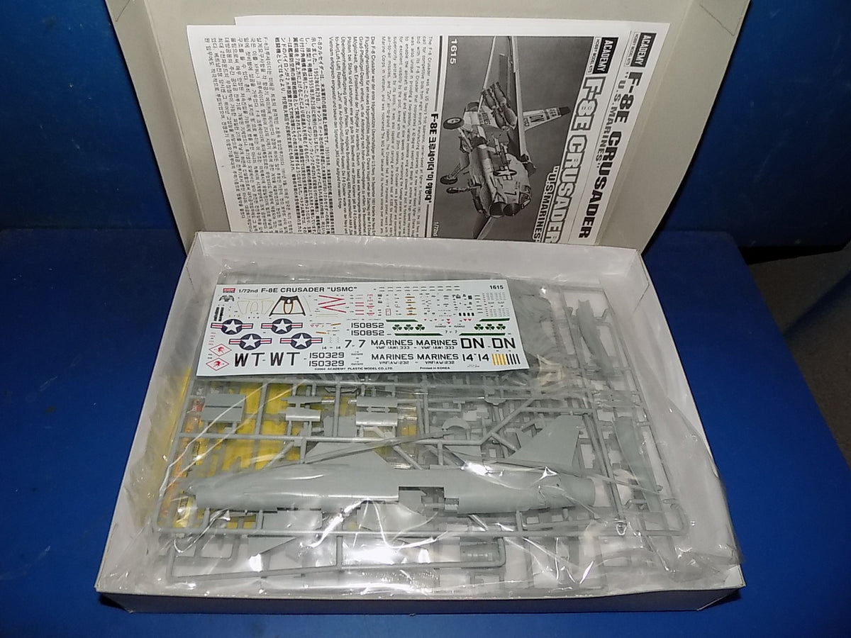 1/72 Academy F-8E Crusader & Italeri Carrier Deck Section AUC00266