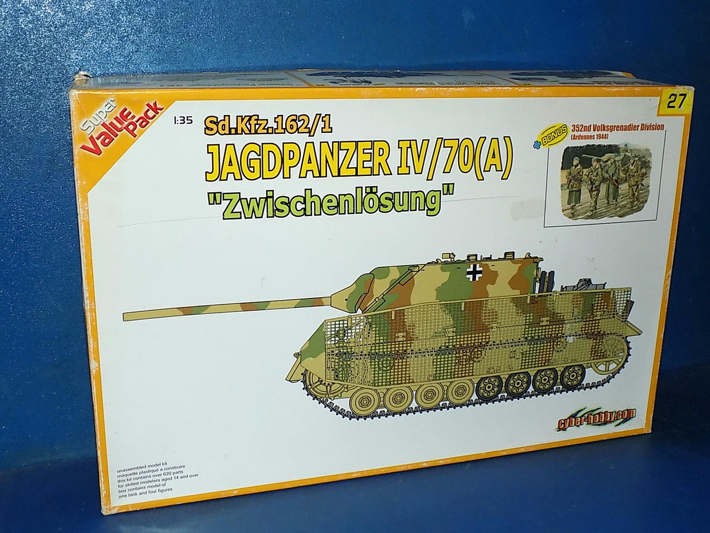 1/35 Cyber Hobby - Jagdpanzer IV/70(A) w/Figures