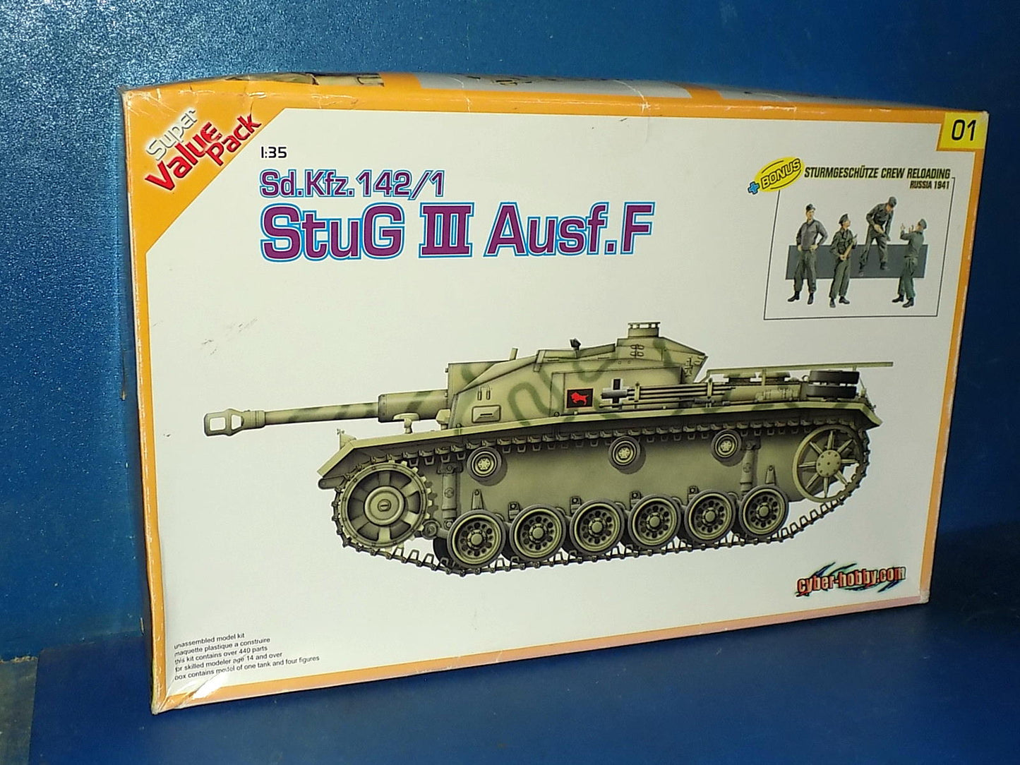 1/35 Cyber Hobby - Stug III Ausf.F w/Figures