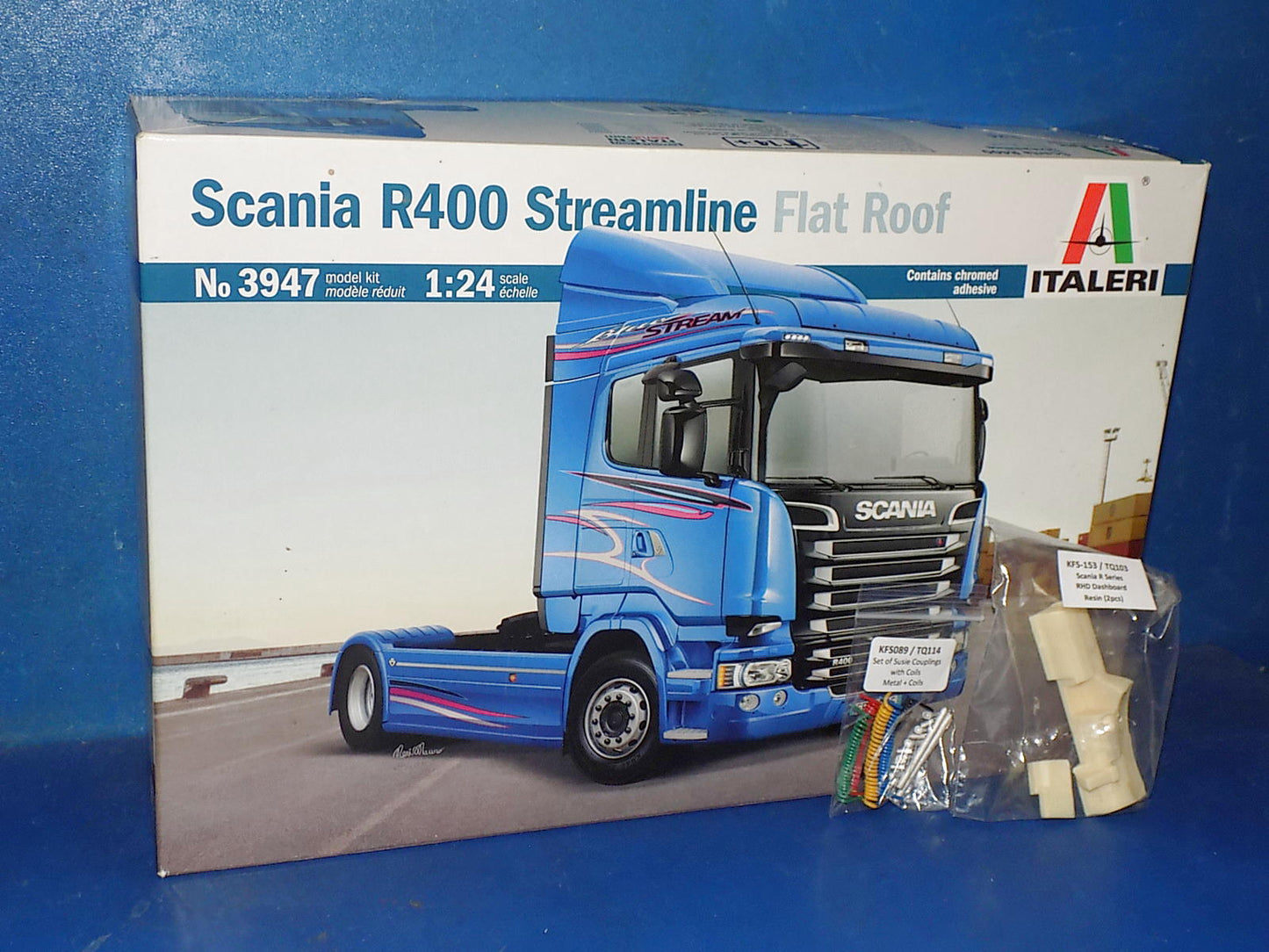 1/24 Italeri - Scania R400 Streamline Flate Roof w/Extras