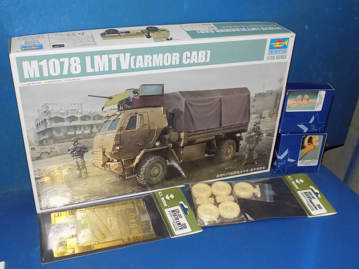 1/35 Trumpeter - M1078 LMTV (Armor Cab) w/Extras