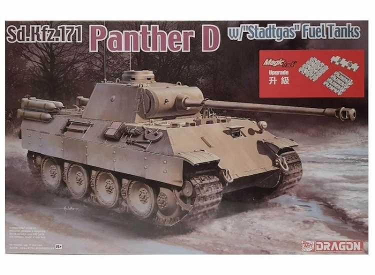1/35 Dragon - Panther D w/ Stadtgas Fuel Tanks