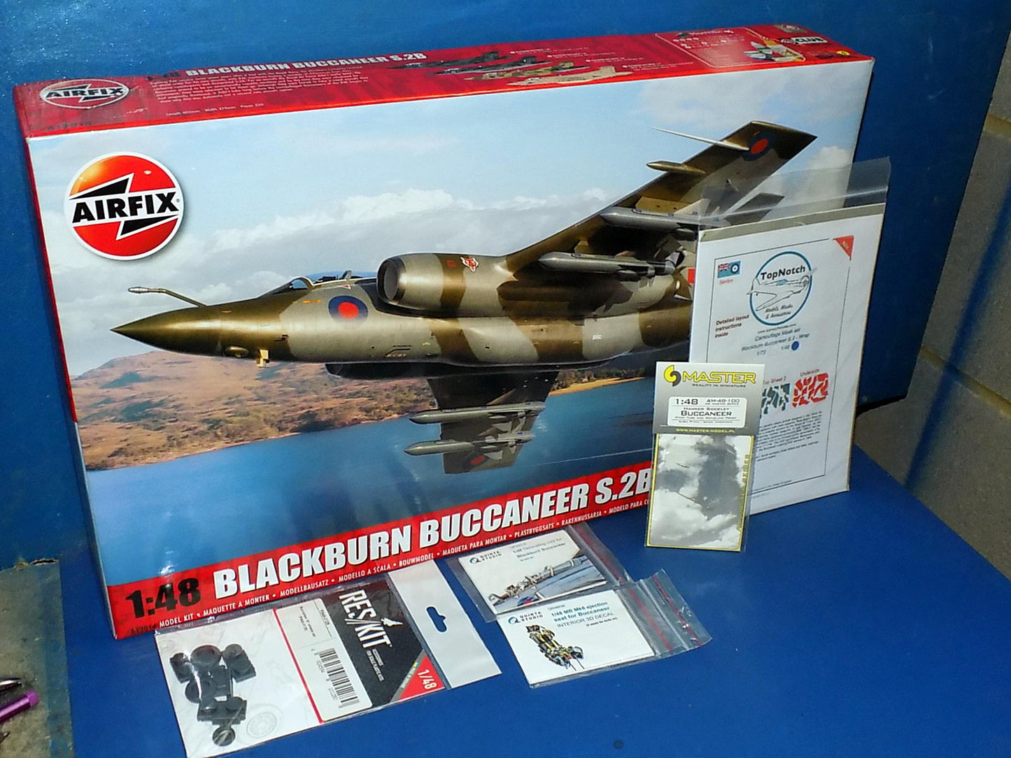 1/48 Airfix - Blackburn Buccaneer S.2B w/Extras
