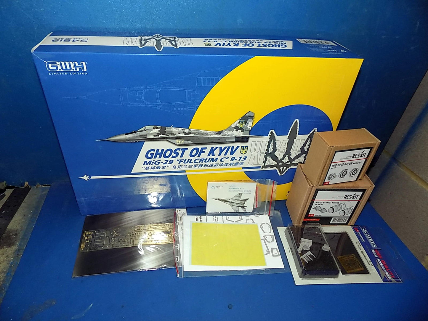 1/48 Great Wall Hobby - Mig-19 Fulcrum C Ghost of Kyiv w/Extras