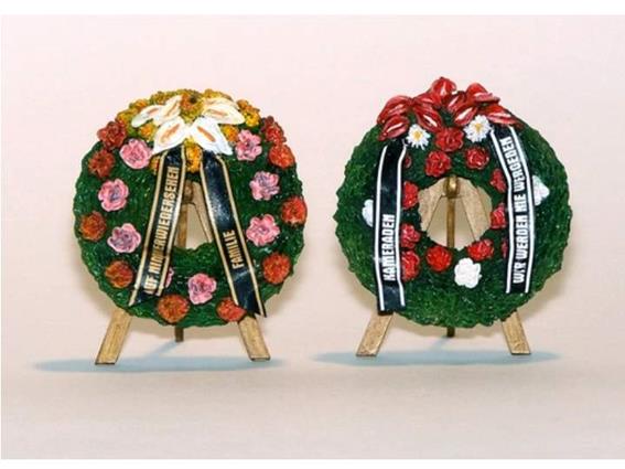 1/35 PlusModel - Funeral Wreaths and Easels