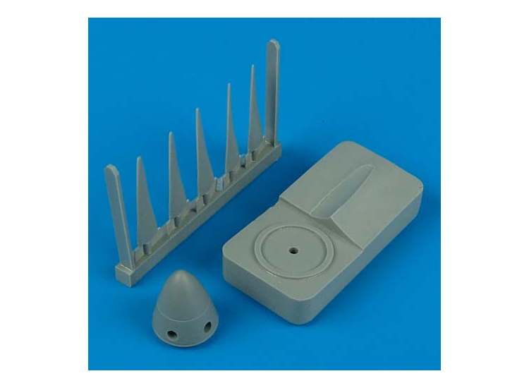 1/72 Quickboost - Supermarine Spitfire Mk.XIV propeller with tool (designed to be used with Academy kits)