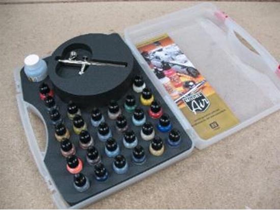 NA Vallejo - Model Air - Basic Colours and Airbrush Set