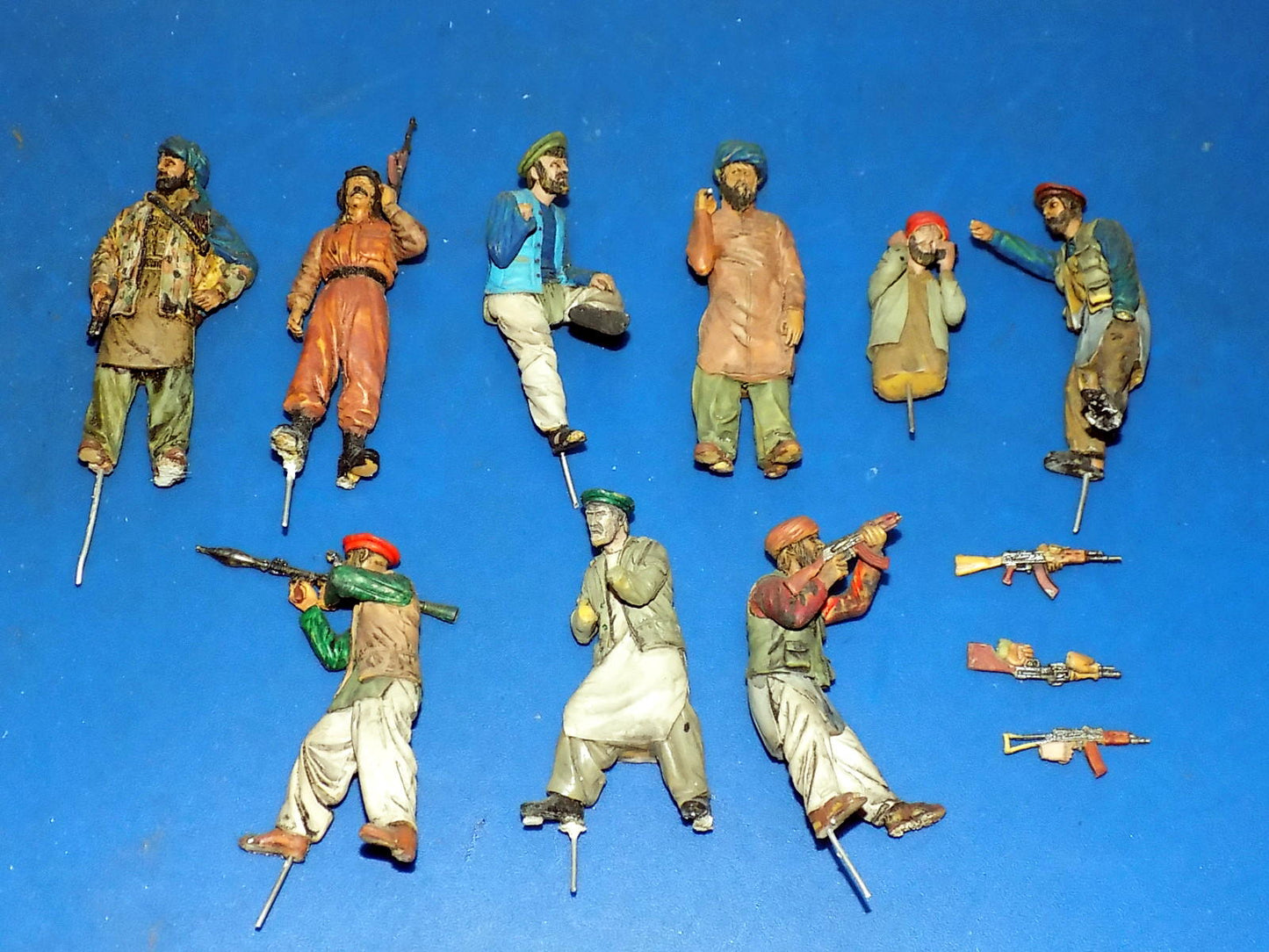 9x 1/35 Taliban Plastic Kit Figures Painted AUC00032