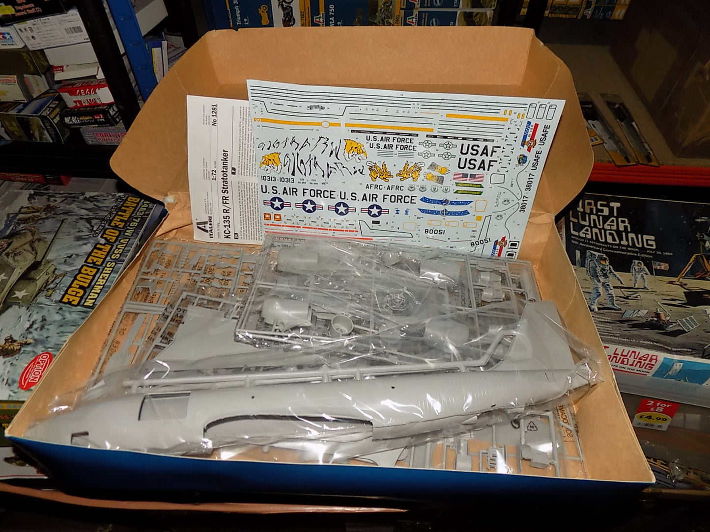 Italeri 1/72 1281 KC-135 R/FR Stratotanker AUC00043