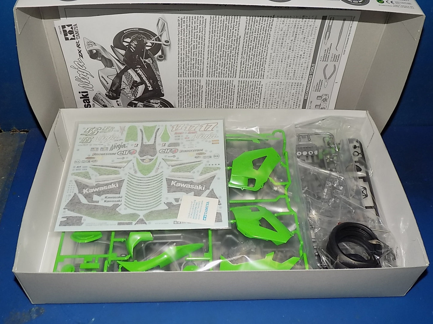 Tamiya 1/12 14109 Kawasaki Ninja ZX-RR w/Extras AUC00126