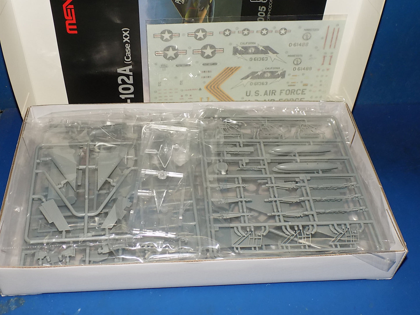 Meng 1/72 DS-005 F-102A Delta Dagger (Case XX) w/Extras AUC00127