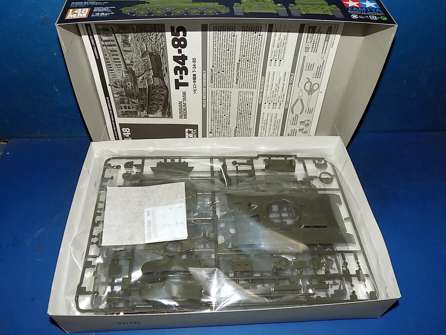 Tamiya 1/48 Panzerkampfwagen II, T-34-85 & Flakvierling 38 AUC00141