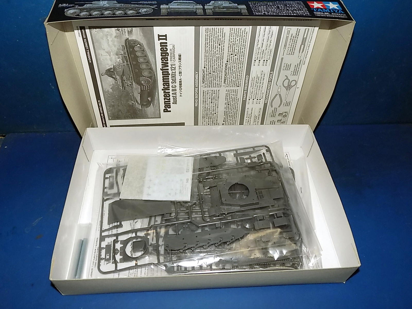 Tamiya 1/48 Panzerkampfwagen II, T-34-85 & Flakvierling 38 AUC00141