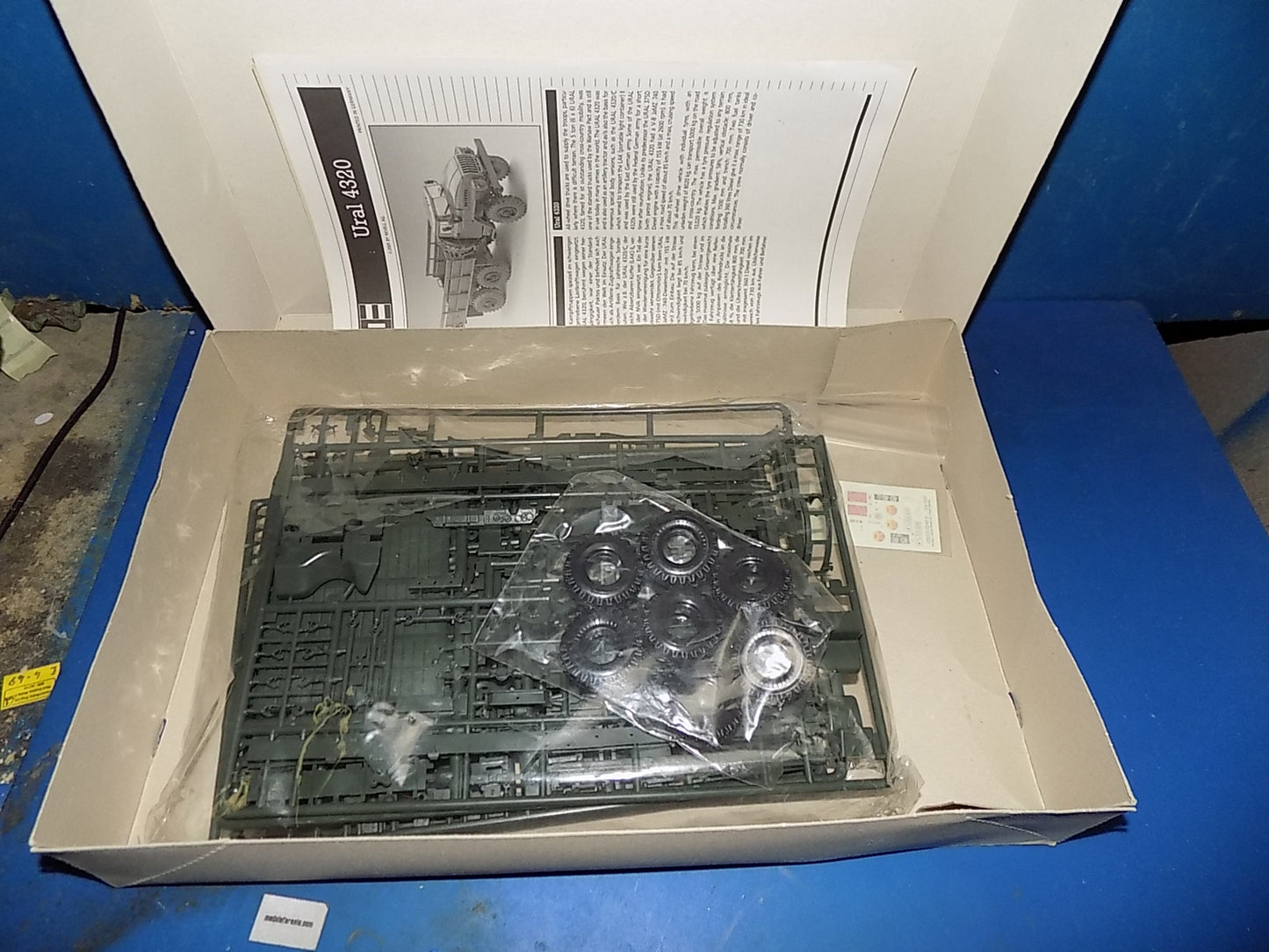 1/35 Trumpeter 05565 T-80B MBT & Revell 03050 Ural 4320 AUC00153