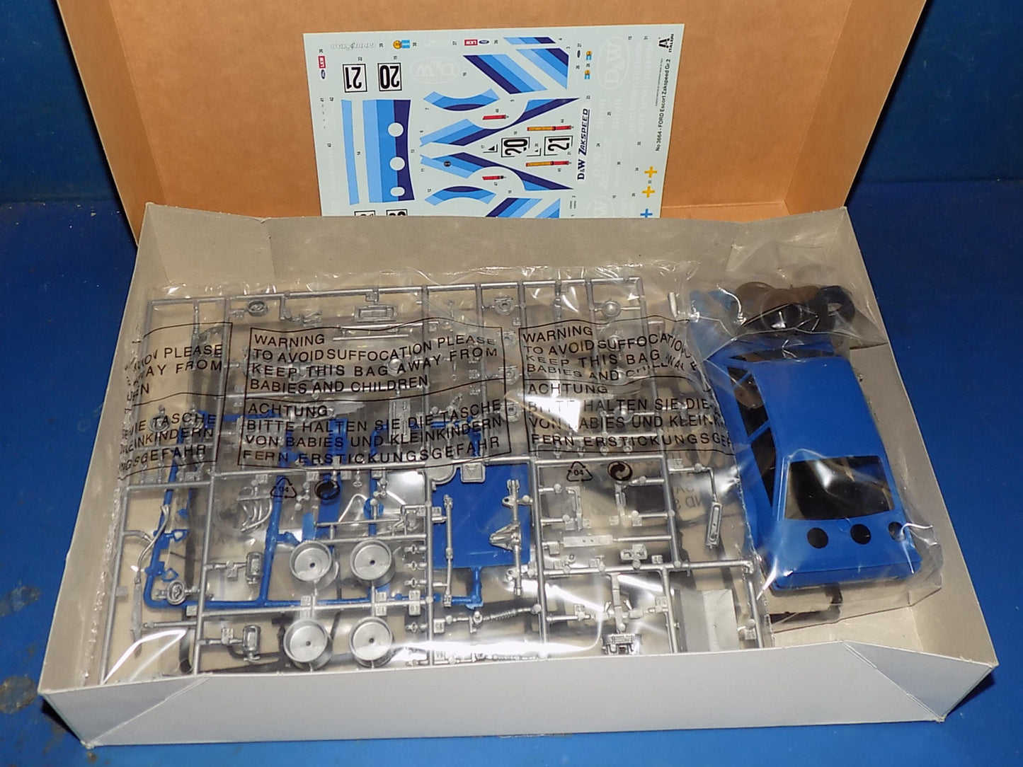 1/24 Italeri 3664 Ford Escort (NO Instructions) & Tamiya 24130 Mini Cooper AUC00159