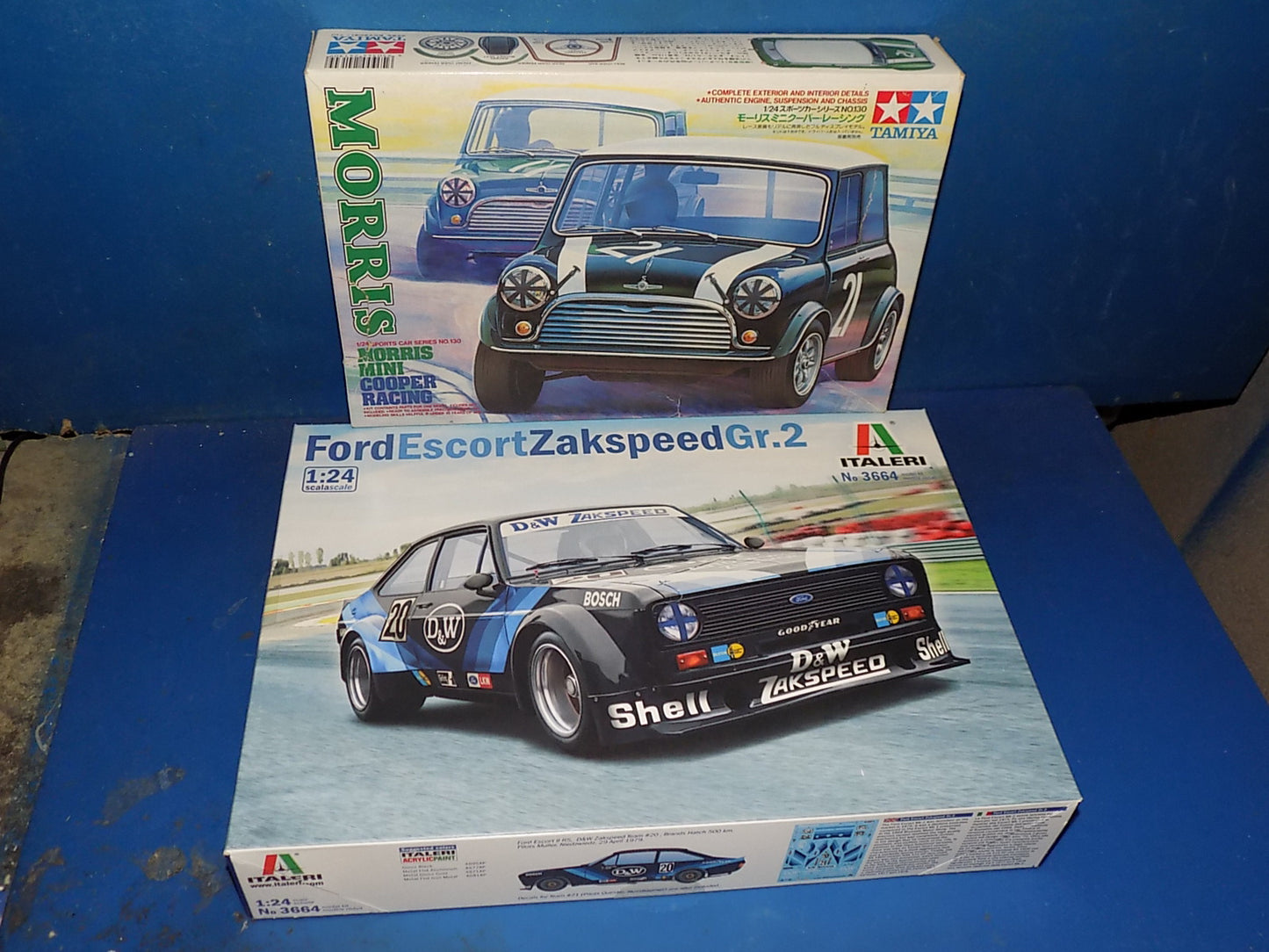 1/24 Italeri 3664 Ford Escort (NO Instructions) & Tamiya 24130 Mini Cooper AUC00159