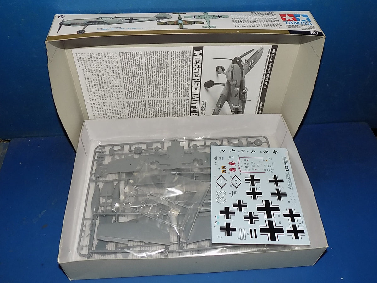 Tamiya 1/48 61050 Bf109E3 & 61070 F4U-1A Corsair AUC00182
