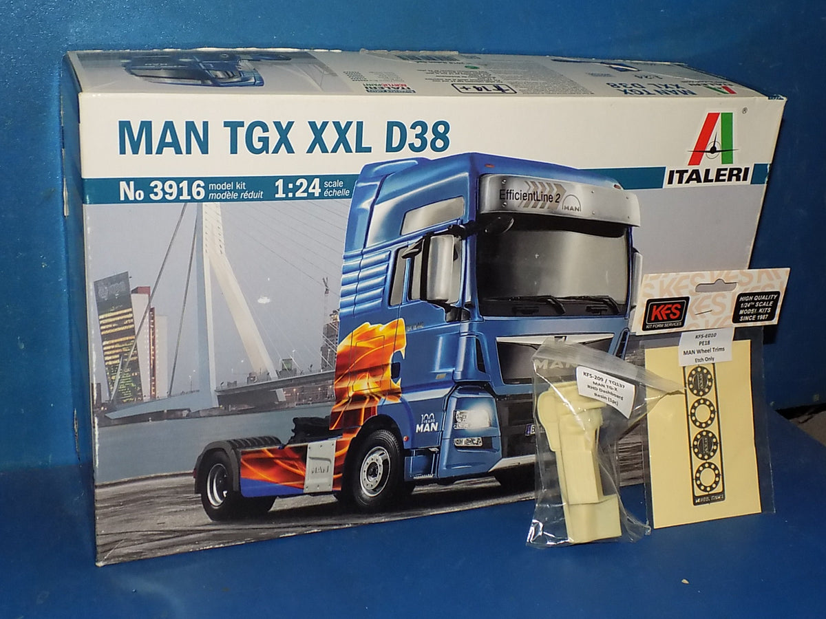 Italeri 3916 1/24 MAN TGX XXL D38 w/Extras AUC00196