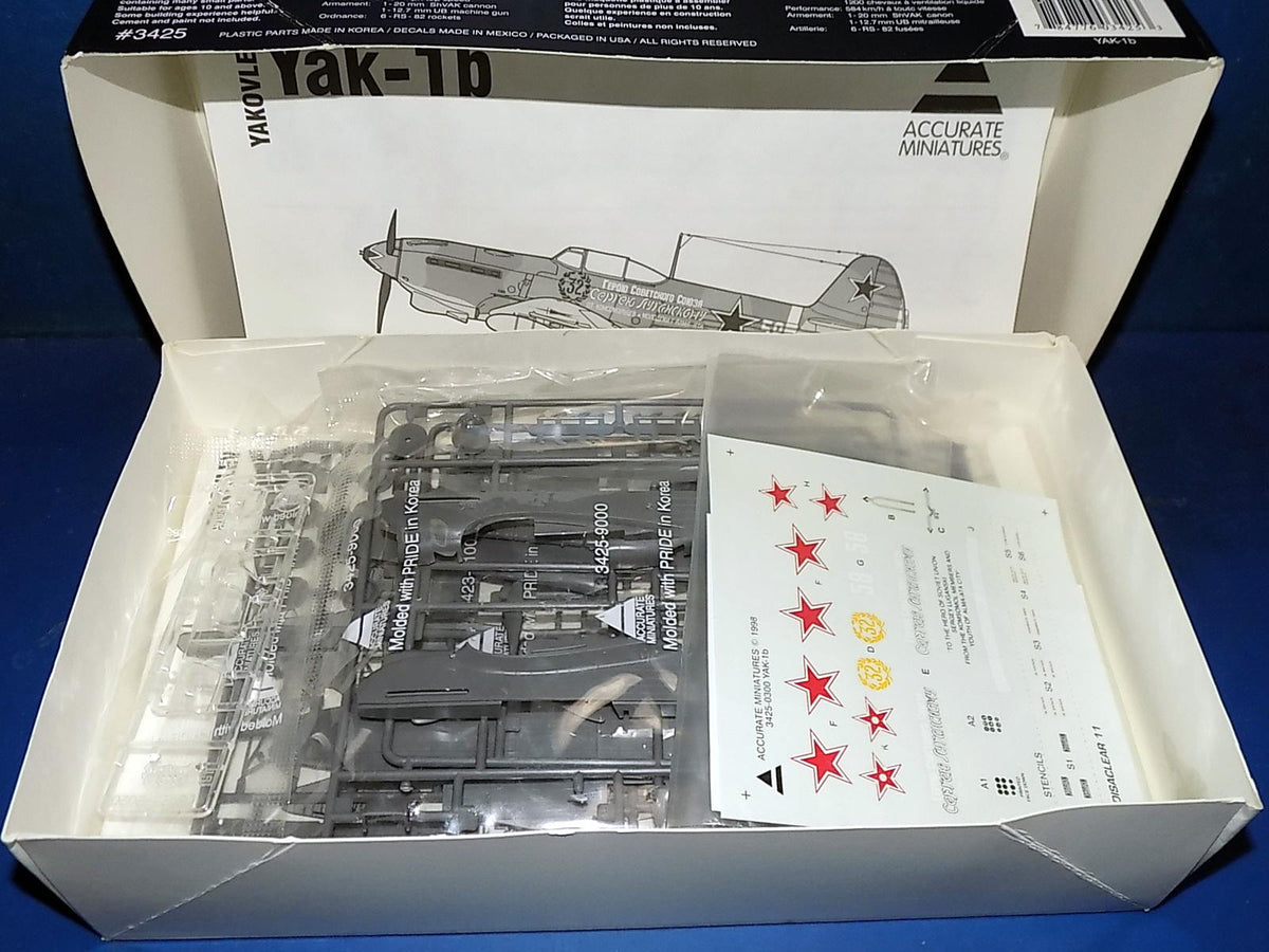 1/48 Academy 12304 La-7 & Accurate MIniatures 3425 Yak-1b AUC00197