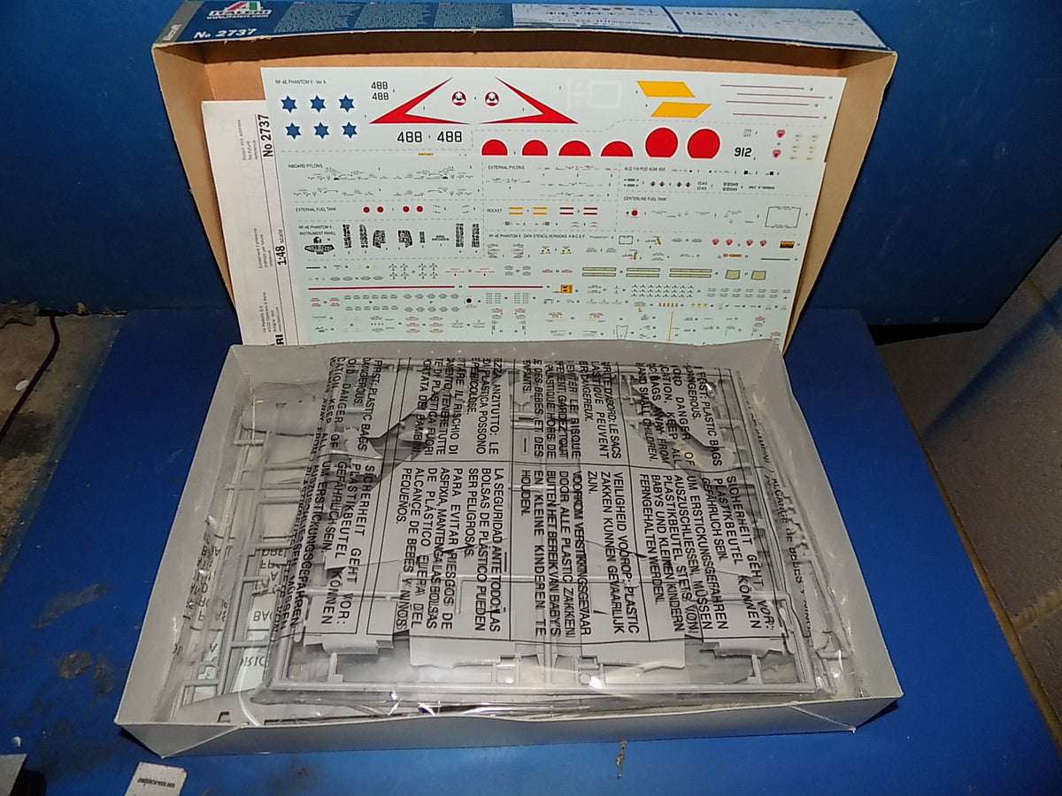 1/48 Italeri 2737 RF-4E Phantom & Kinetic 48020 F-5A AUC00208