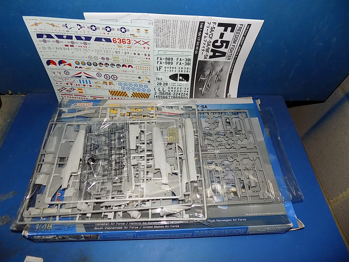 1/48 Italeri 2737 RF-4E Phantom & Kinetic 48020 F-5A AUC00208