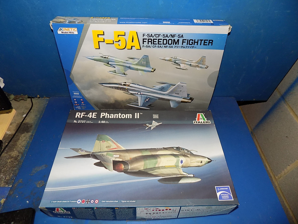 1/48 Italeri 2737 RF-4E Phantom & Kinetic 48020 F-5A AUC00208