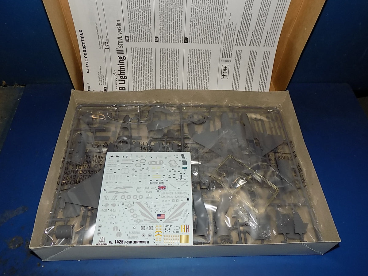 1/72 Italeri F-35B Lightning & High Planes Canberra B(1) Mk.8 AUC00219