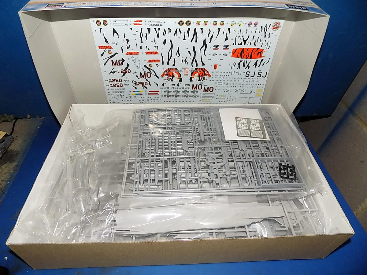 Hasegawa 1/48 07318 F-15E Strike Eagle Tiger Meet 2005 NO Instructions AUC00220