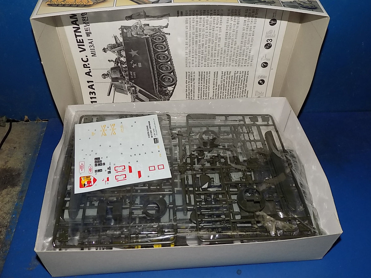 Academy 1/35 1389 M113A1 APC & 13405 M998 IED un Truck AUC00225