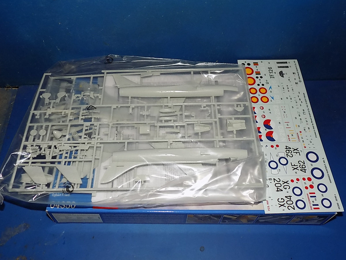 Revell 1/72 04350 Hunter F Mk.6 & Sea King HAS.6/AEW AUC00226