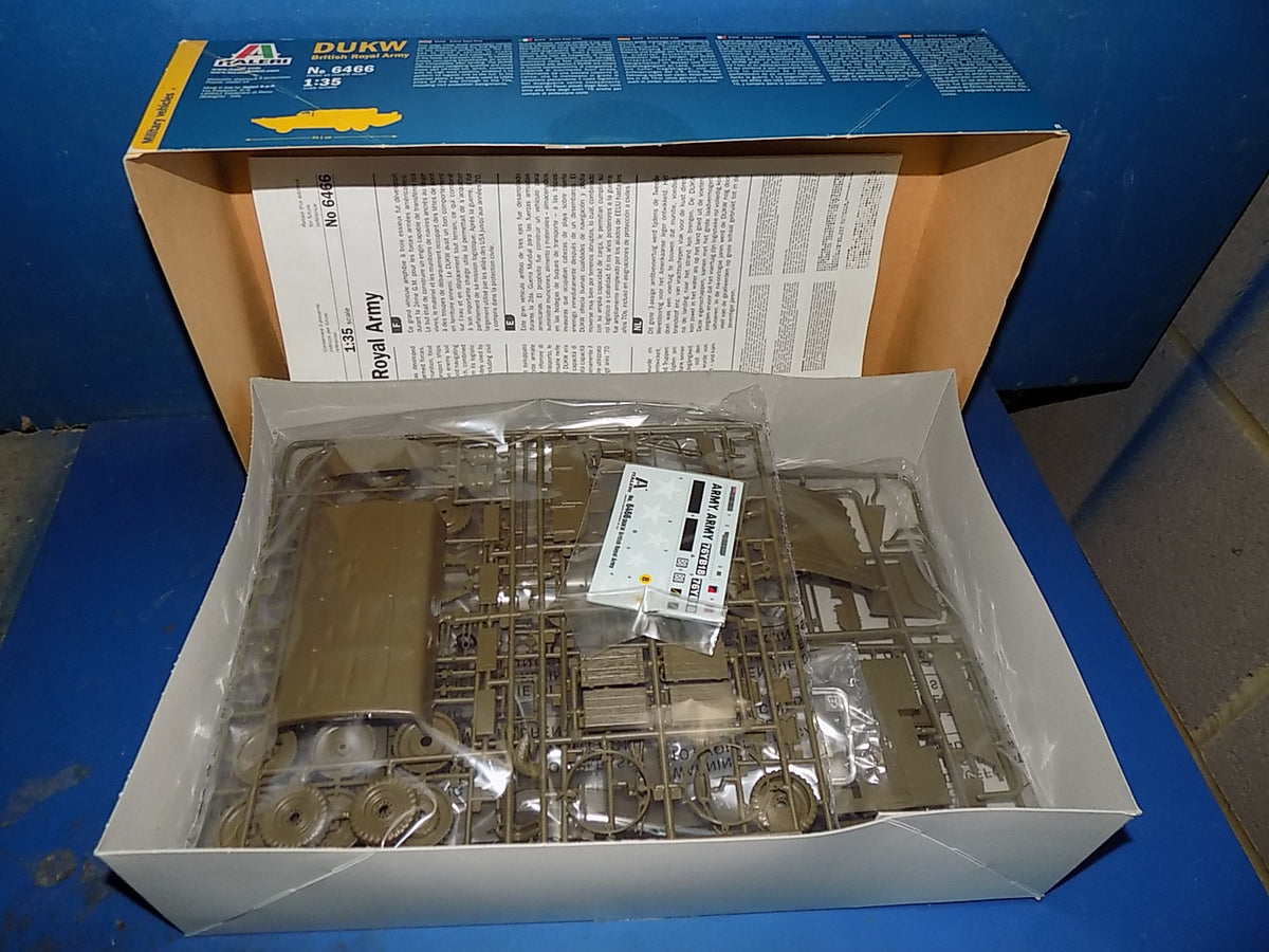 1/35 Tamiya Daimley Scout Car & Italer British DUKW AUC00228