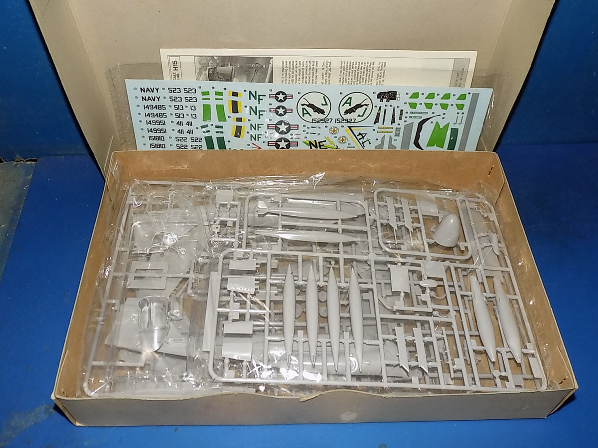 Fujimi 1/72 H-12 F7U-3M Cutlas & H-15 KA-6D Tanker AUC00230
