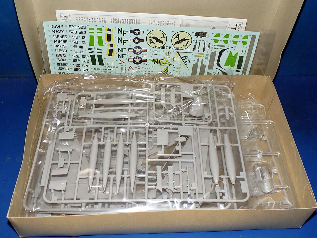 Fujimi 1/72 KA-6D Tanker & F/A-18A Hornet AUC00256