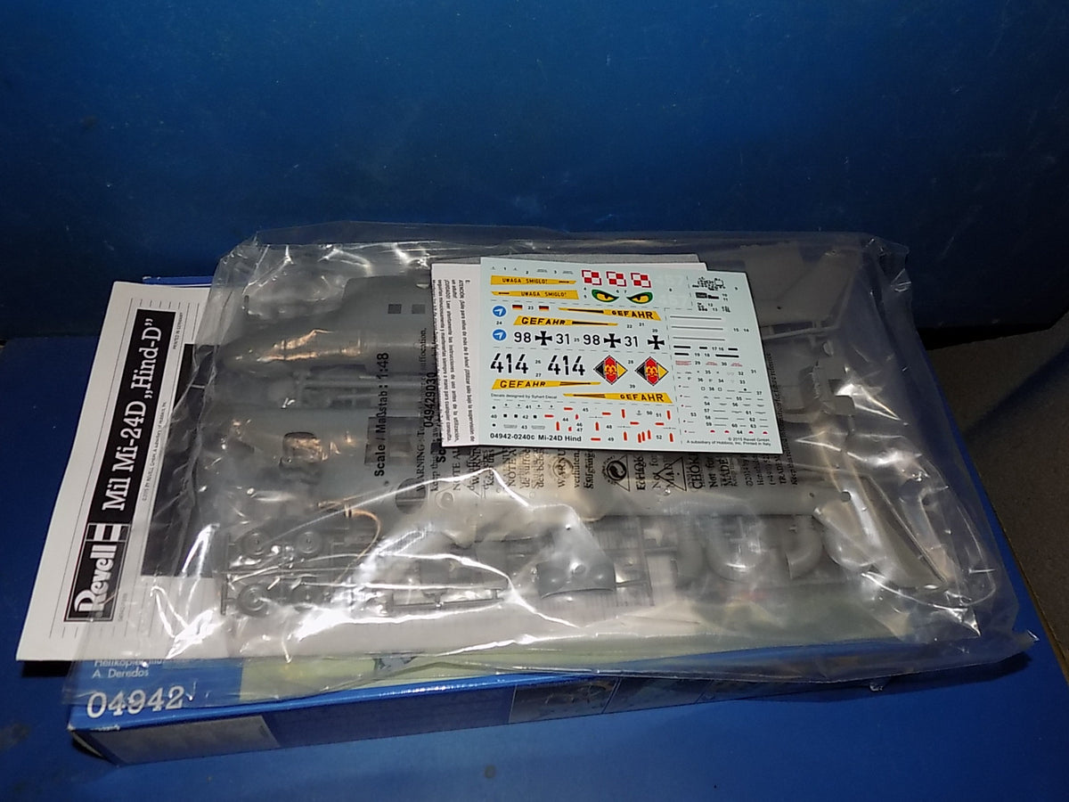 1/48 Italeri AH-1W Super Cobra & Revell 04942 Mil Mi-24D Hind AUC00257