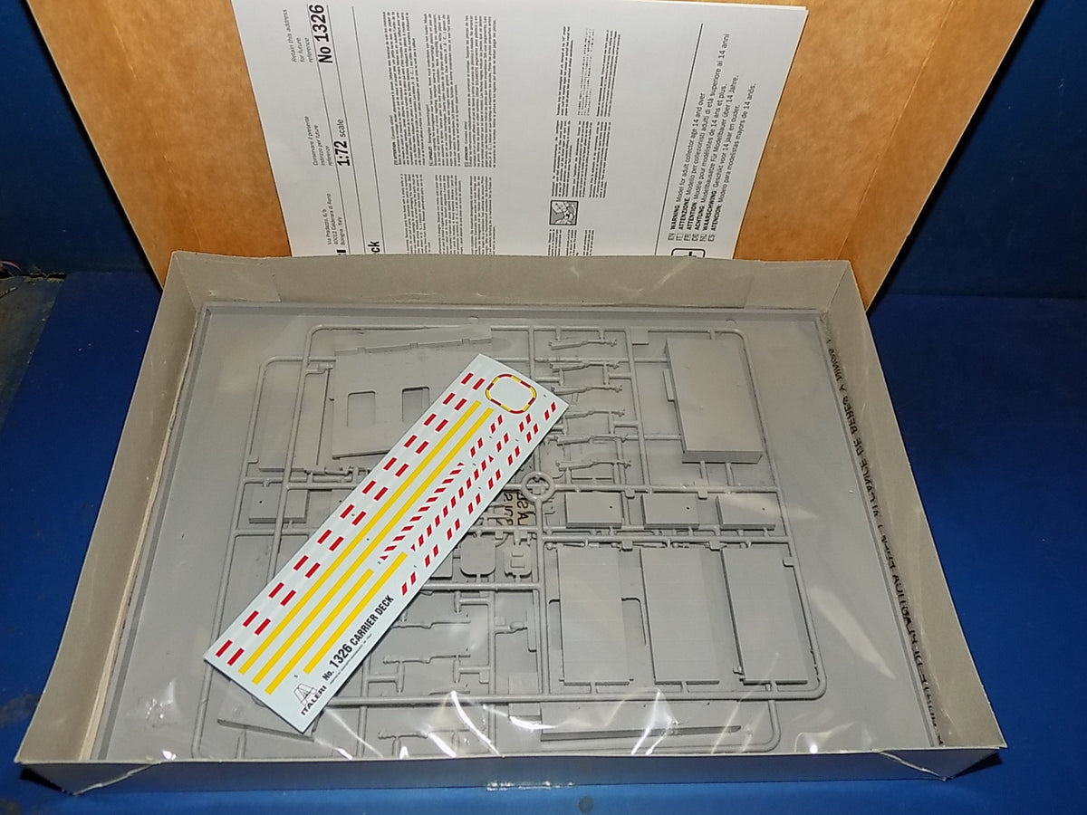 1/72 Academy F-8E Crusader & Italeri Carrier Deck Section AUC00266