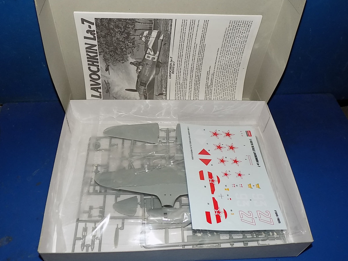 1/48 Academy La-7 & Eduard 8429 Fw190A-8 AUC00276