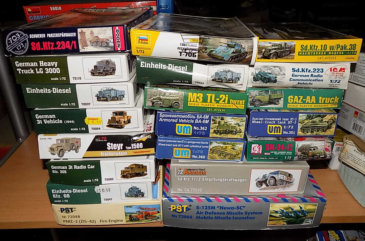 20 Various 1/72 AFV / Military Kits - Tatty Boxes JBL0068