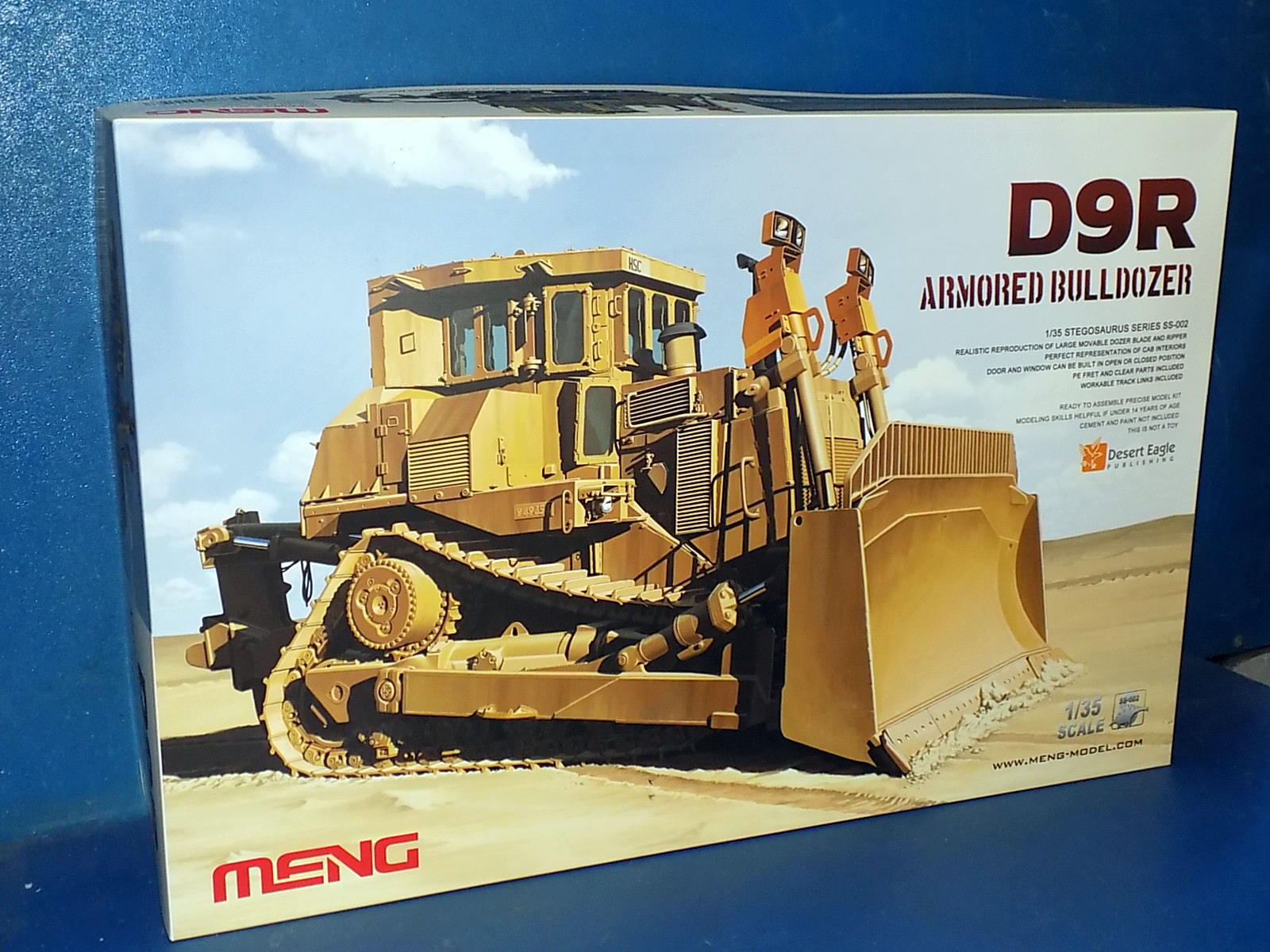 1/35 Meng Model - D9R Armored Bulldozer