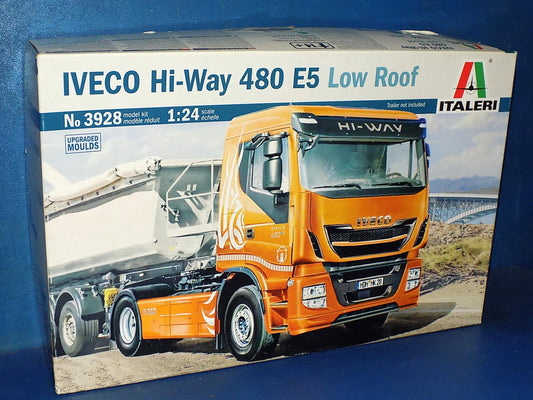 1/24 Italeri - Iveco Hi-2ay 48 E5 Low Roof