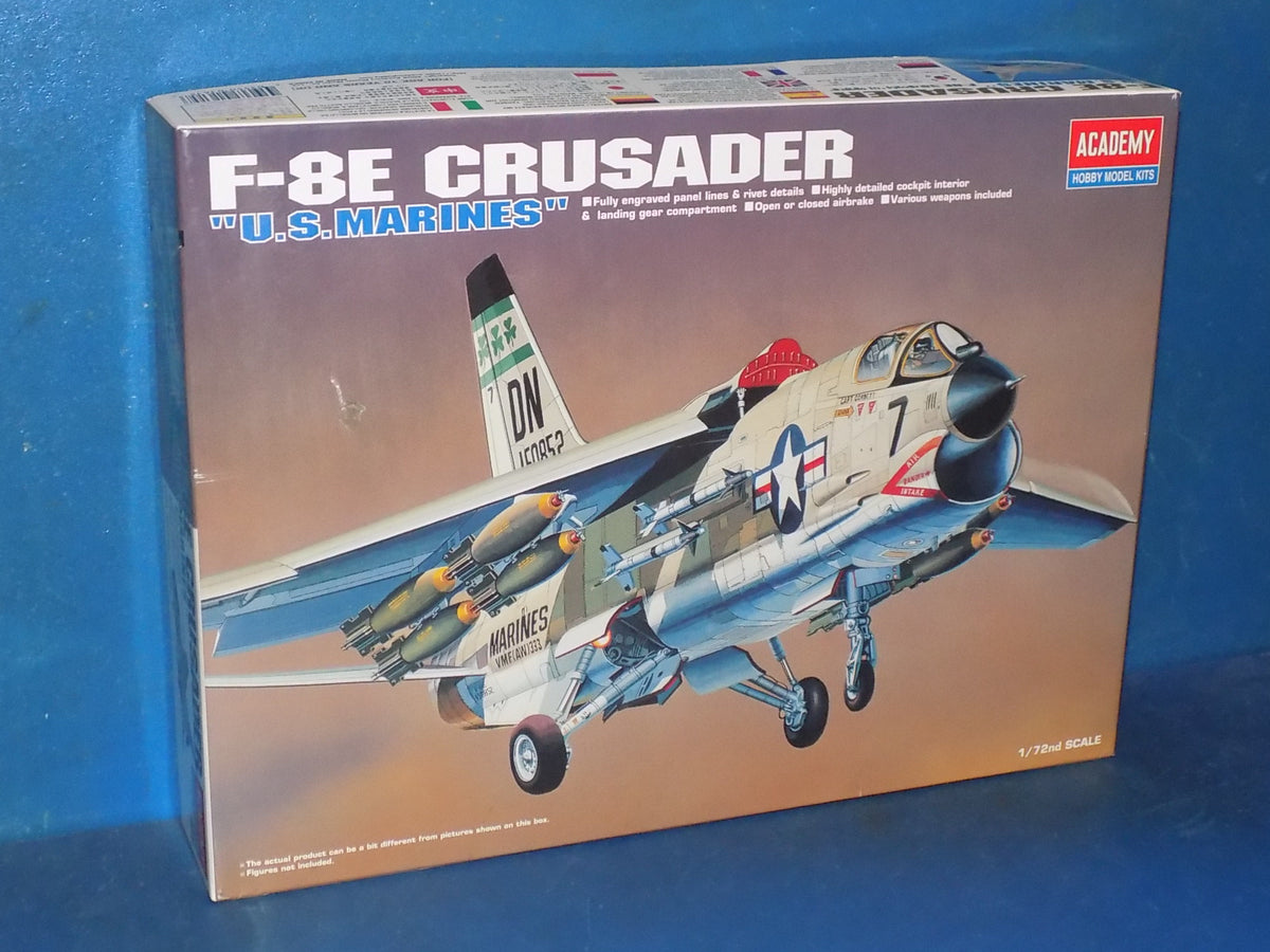 1/72 Academy - F-8E Crusader US Marines