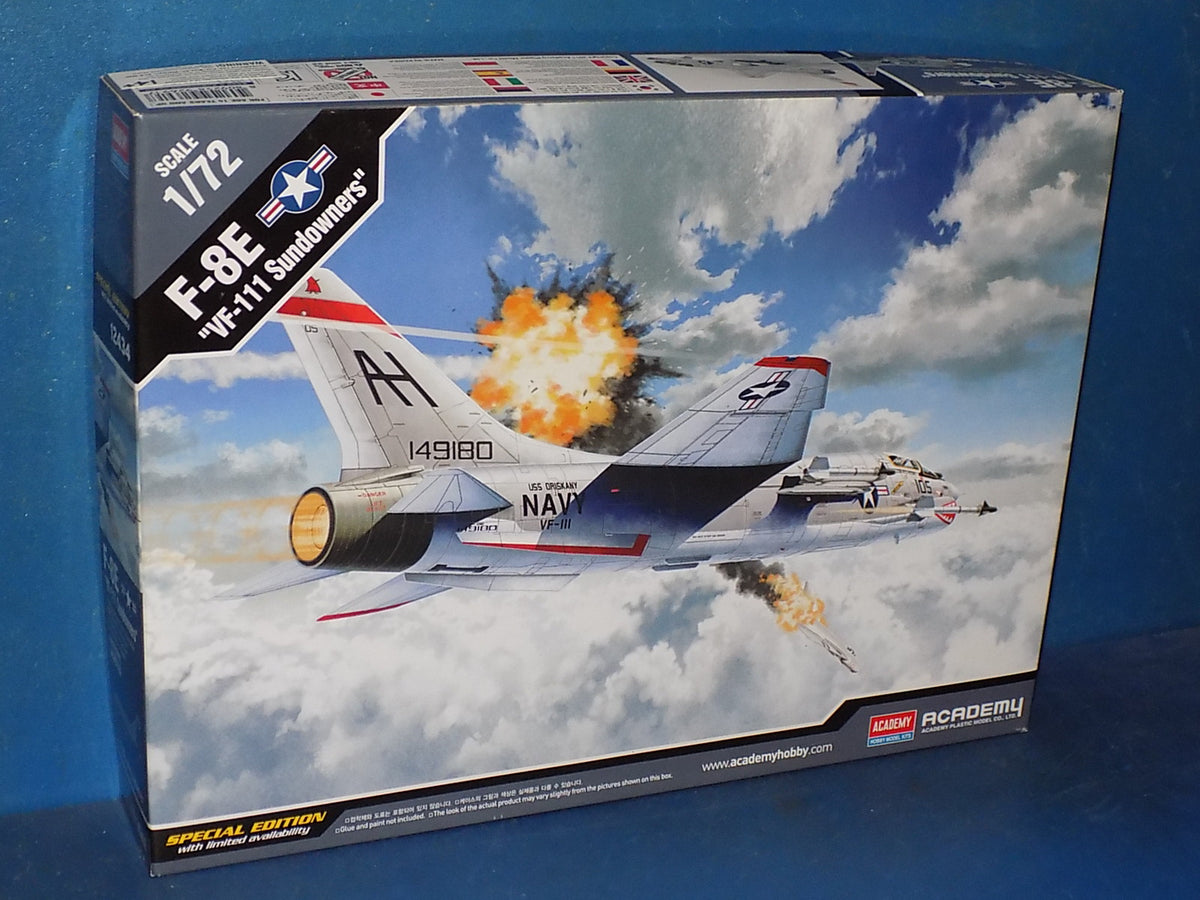 1/72 Academy - F-8E Crusader VF-111 Sundowners
