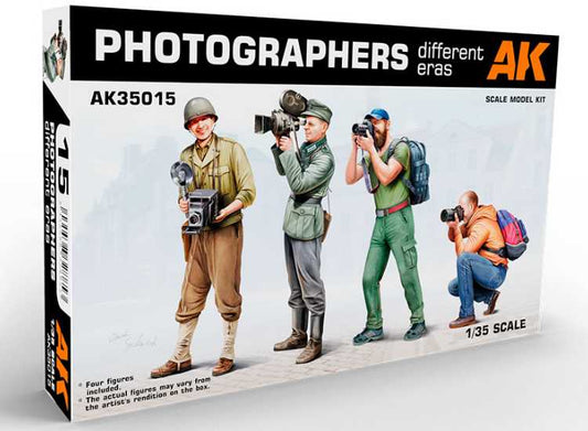 1/35 AK Interactive - Photographers (different eras) - DAMAGED BOX