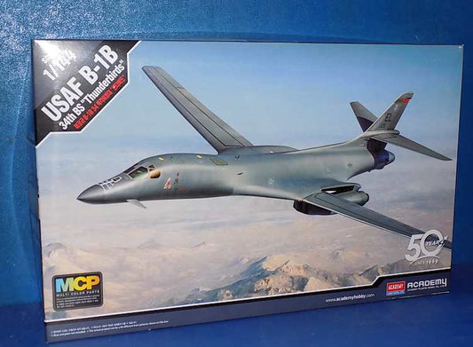 1/144 Academy - USAF B-1B Lancer 34th BS Thunderbirds