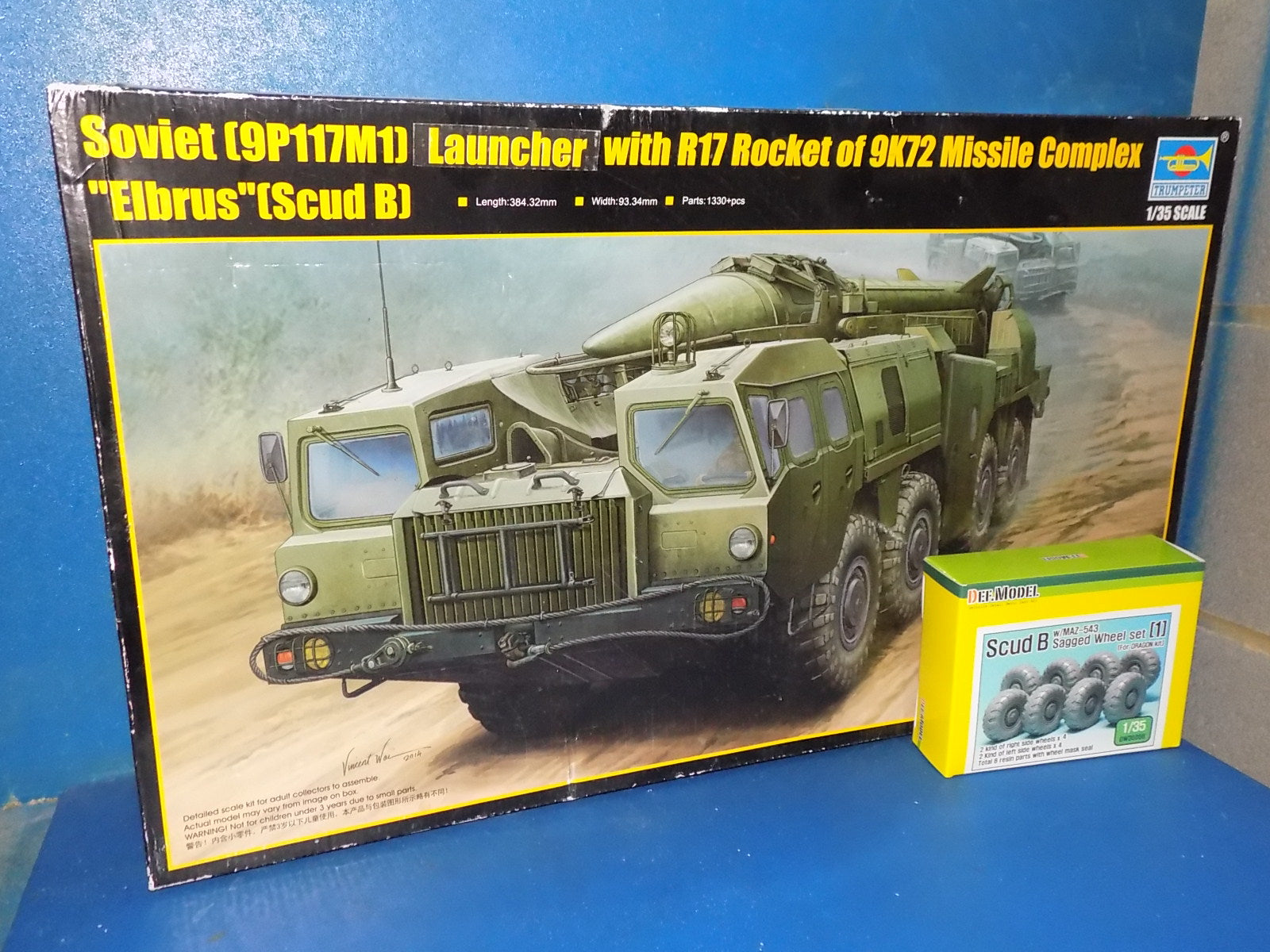 1/35 Trumpeter - Soviet (9P117M1) Launcher with R17 Rocket of 9K72 Missile Complex Scud B w/Extra