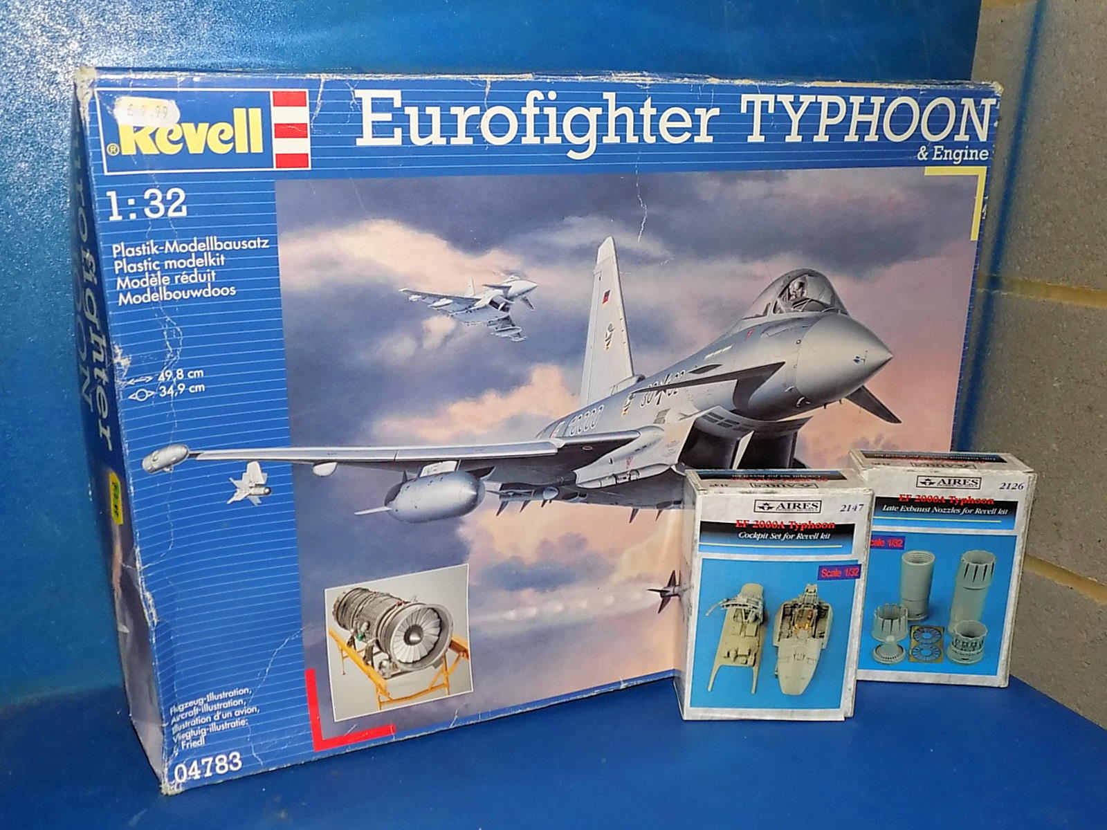 1/32 Revell - Eurofighter Typhoon w/Extras