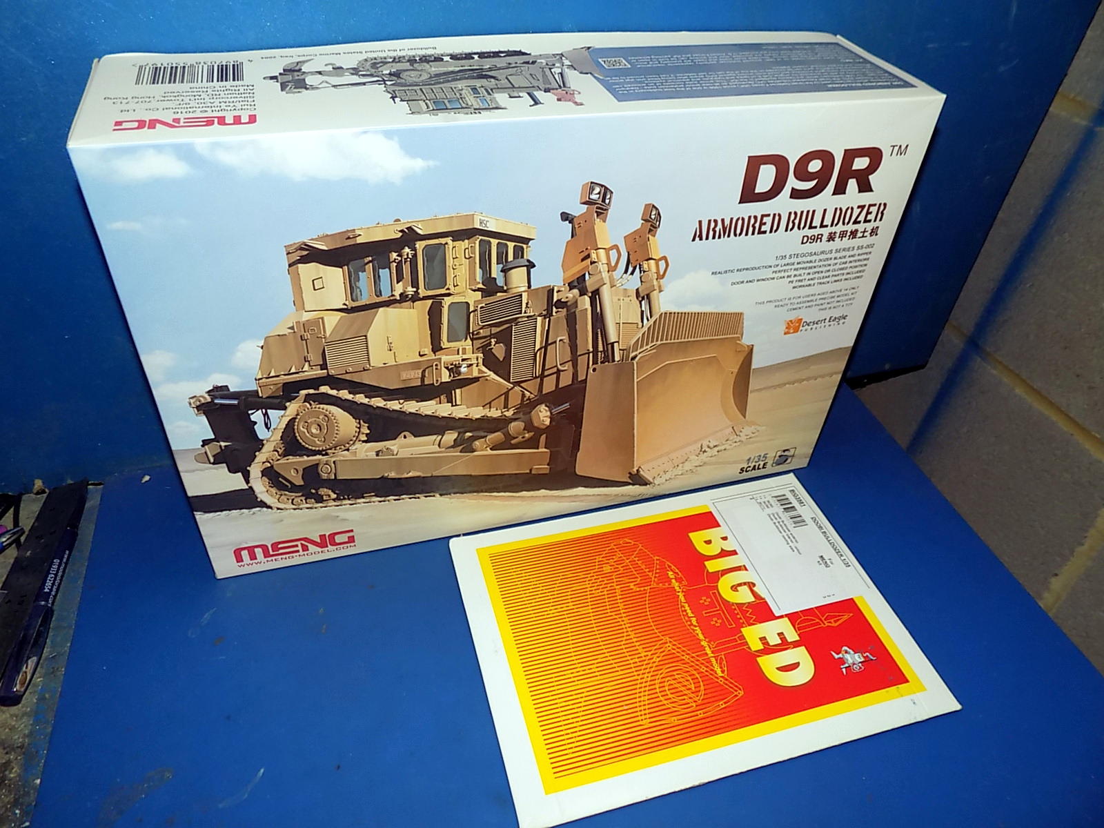 1/35 Meng Model - D9R Bulldozer w/Extra