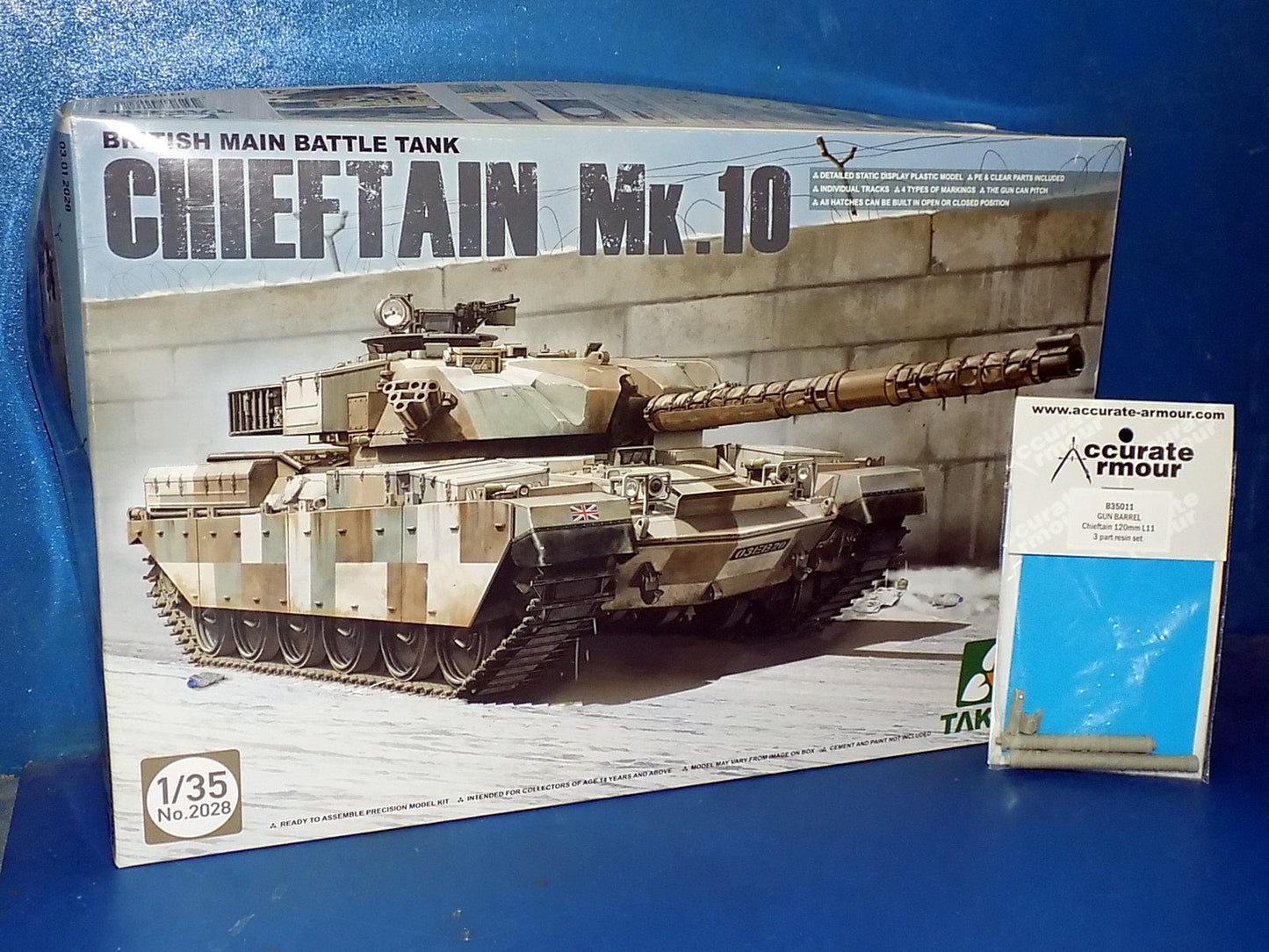 1/35 Takom - Chieftain Mk.10 w/Extra
